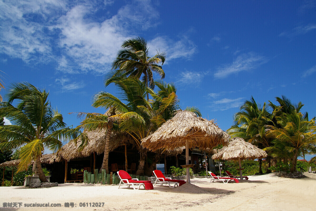 茅屋与椰树 蓝天 白云 椰树 植物 茅屋 太阳椅 沙滩 大海 自然风景 自然景观 黑色