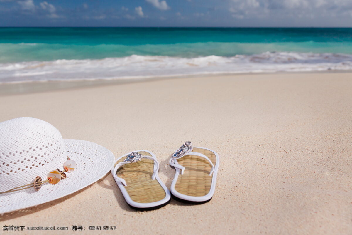 度假海滩 度假 旅行 旅游 假期 假日 假日海滩 海边 海滩 蓝色 大海 沙滩 静物 人字拖 拖鞋 鞋子 帽子 草帽 遮阳帽 凉鞋 蓝色大海 旅游摄影 自然风景