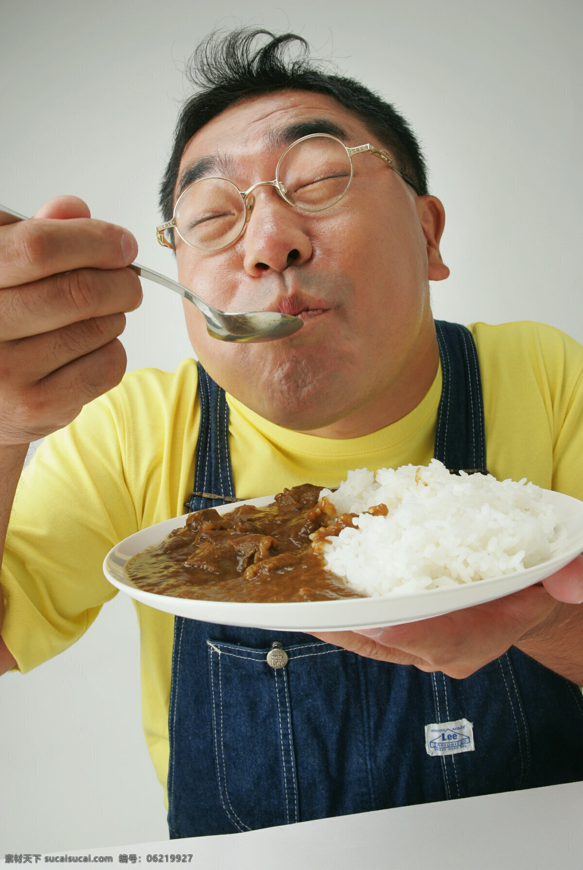 享受 美食 男人 美味 好吃 食物 可口 诱人 张大嘴巴 夸张表情 男性 吃饭 米饭 男人图片 人物图片