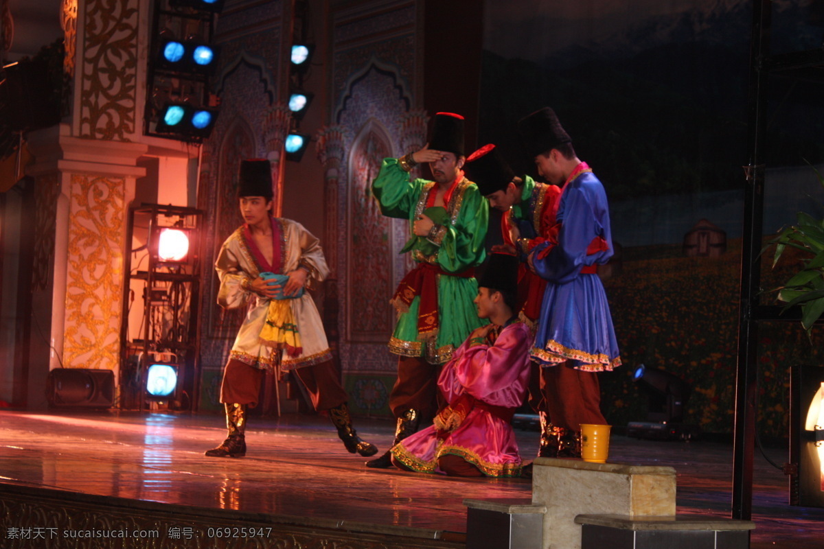 欢快 诙谐 新疆 舞 歌舞 文化艺术 舞蹈 舞蹈音乐 演出 乌鲁木齐 新疆舞蹈 少数民族歌舞 psd源文件