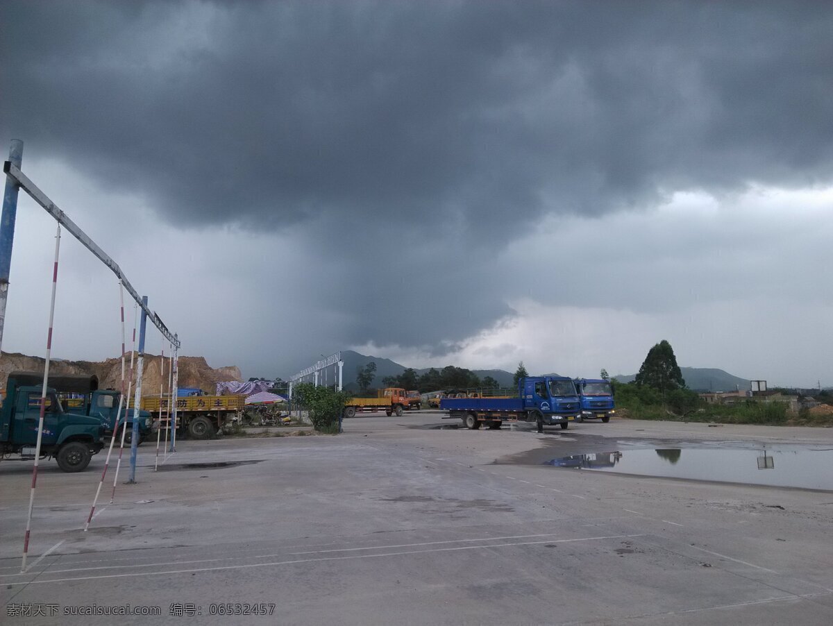 暴风雨来临 乌云 汽车 暴风雨前 乌云来袭 魔幻 自然景观 灰色