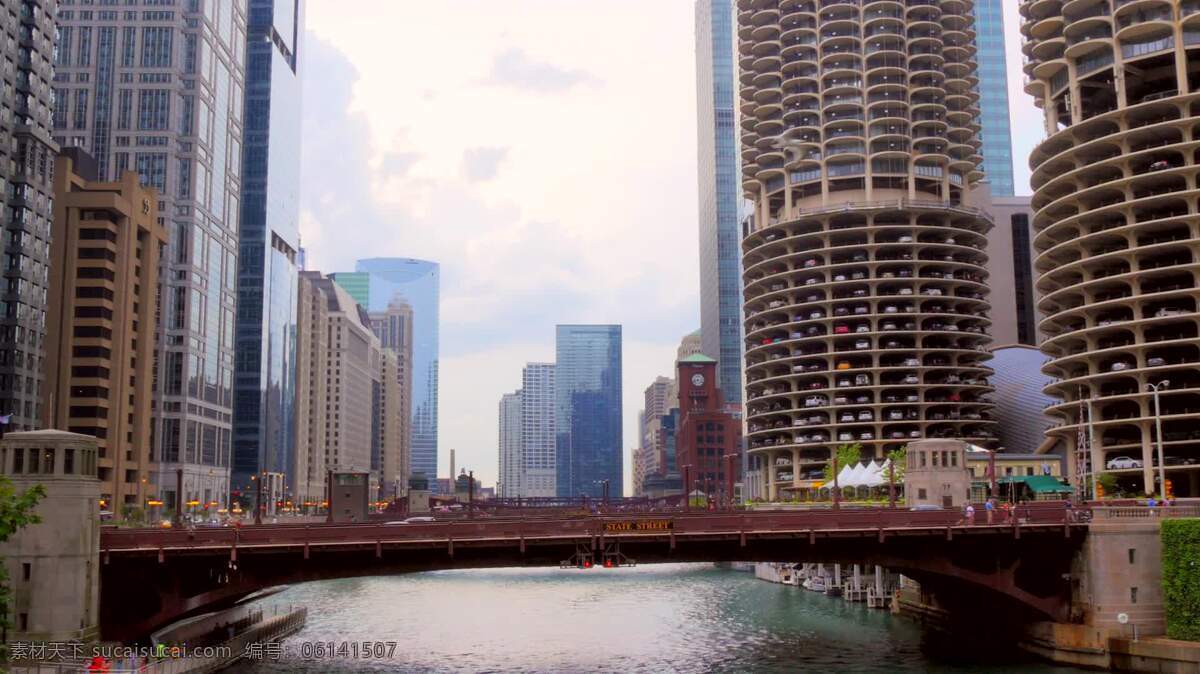 芝加哥 河 上 淘金 潮 城镇和城市 伊利诺伊州 密歇根湖 摩天大楼 我们 美国 美利坚合众国 晴朗的 夏天 热的 城市 密歇根运河 芝加哥河 高层 市中心 街道 路 水 潮湿的 潘