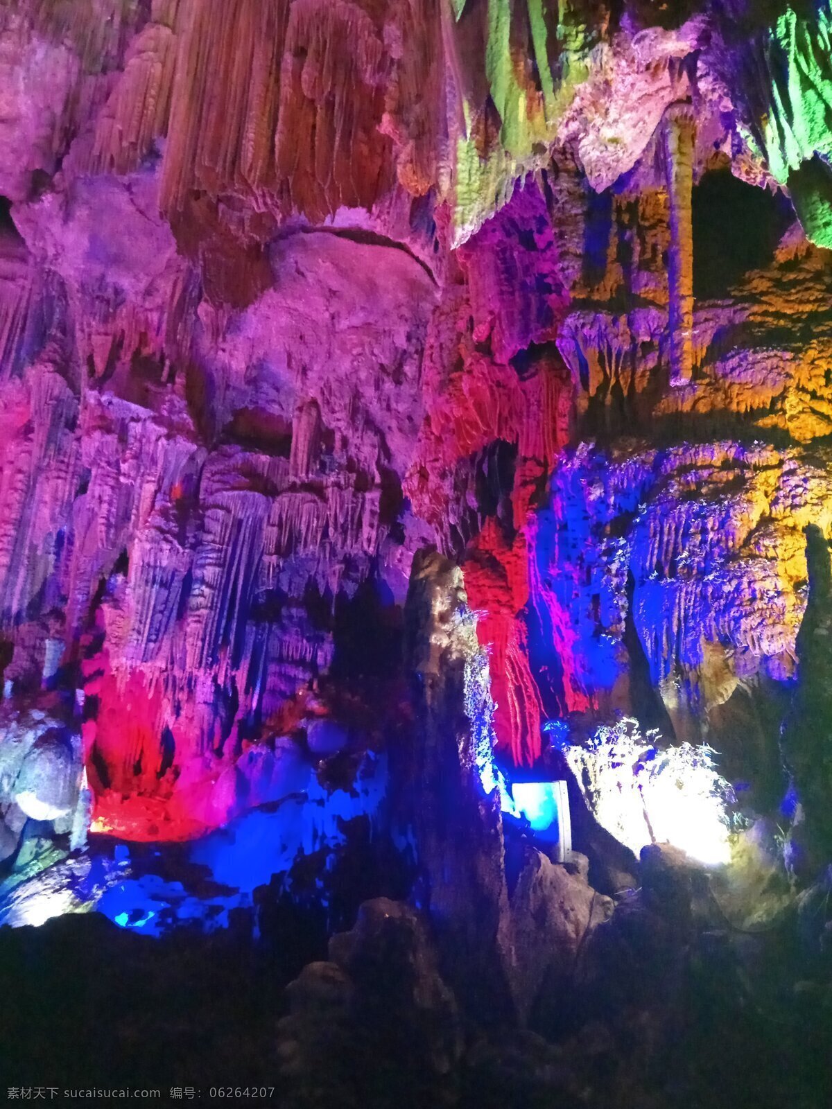 银子岩 喀斯特地貌 岩洞 七彩 紫色 绿色 岩石 雪山飞瀑 音乐石屏 瑶池仙境 佛祖论经 混元珍珠伞 独柱擎天 石灰岩 自然景观 风景名胜