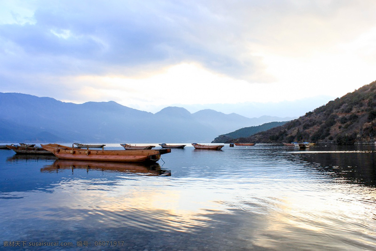 晚霞 船 湖水 晚霞下的船舶 小木船 自然景观 山水风景