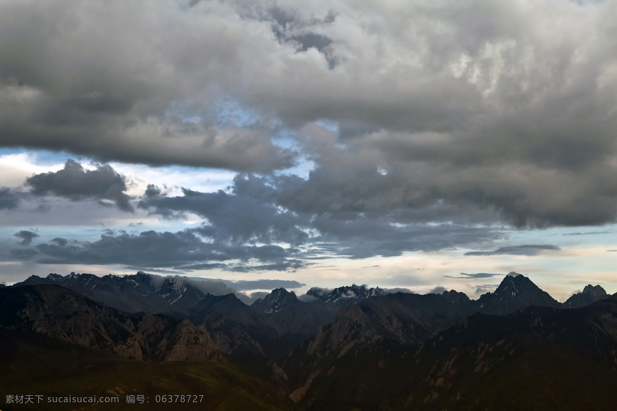 九寨沟 岷山 山脉 山峰 积雪 天空 云层 夕阳 余辉 黄龙风光 风景名胜 自然景观