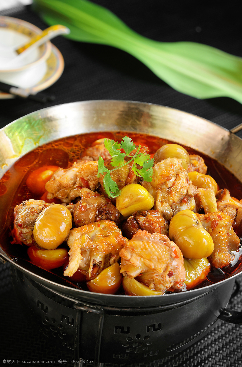 铁锅板栗鸡 传统美食 餐饮美食
