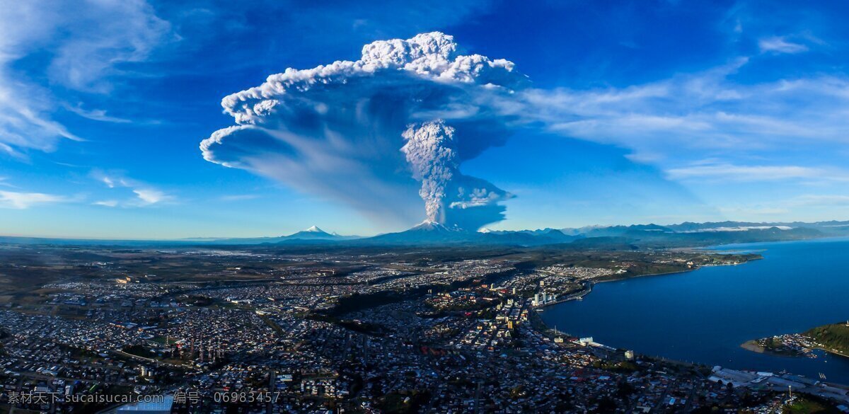 火山 火山灰 大海 烟雾 火山爆发 蓝天 爆发的火山 火山喷发 风景 美景 大自然 自然景观