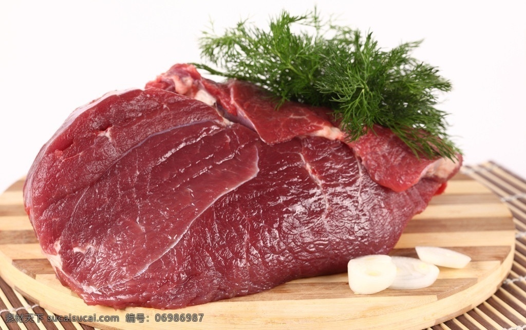 鲜肉 生肉 香菜 蔬菜 洋葱 瘦肉 猪肉 肉片 牛扒 猪扒 肉类 羊肉 火锅材料 新鲜 生肉鲜肉 木板 案板 食物原料 食材原料 餐饮美食