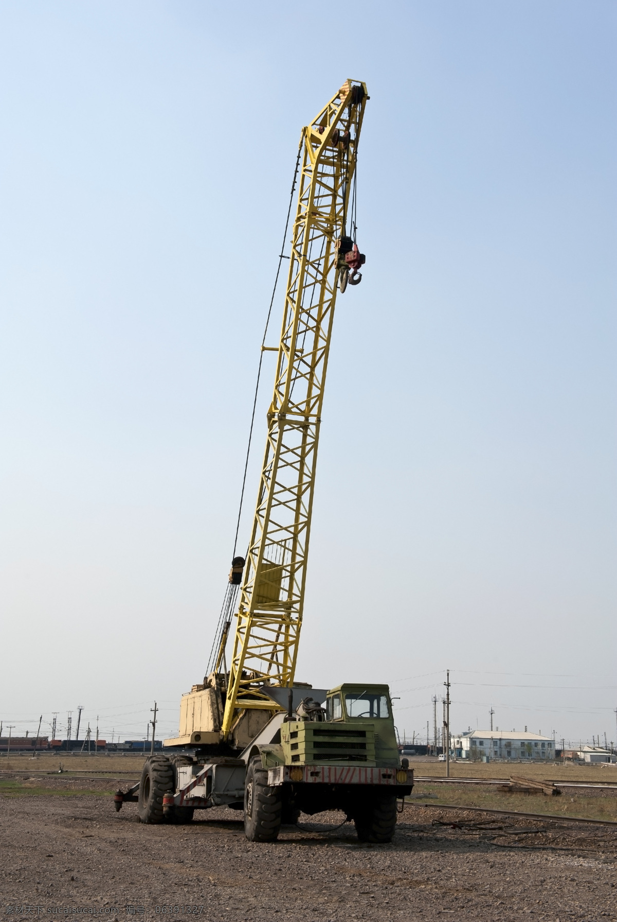 塔吊 地面 天空 建筑物 建筑 工程 工业生产 起重机 现代科技