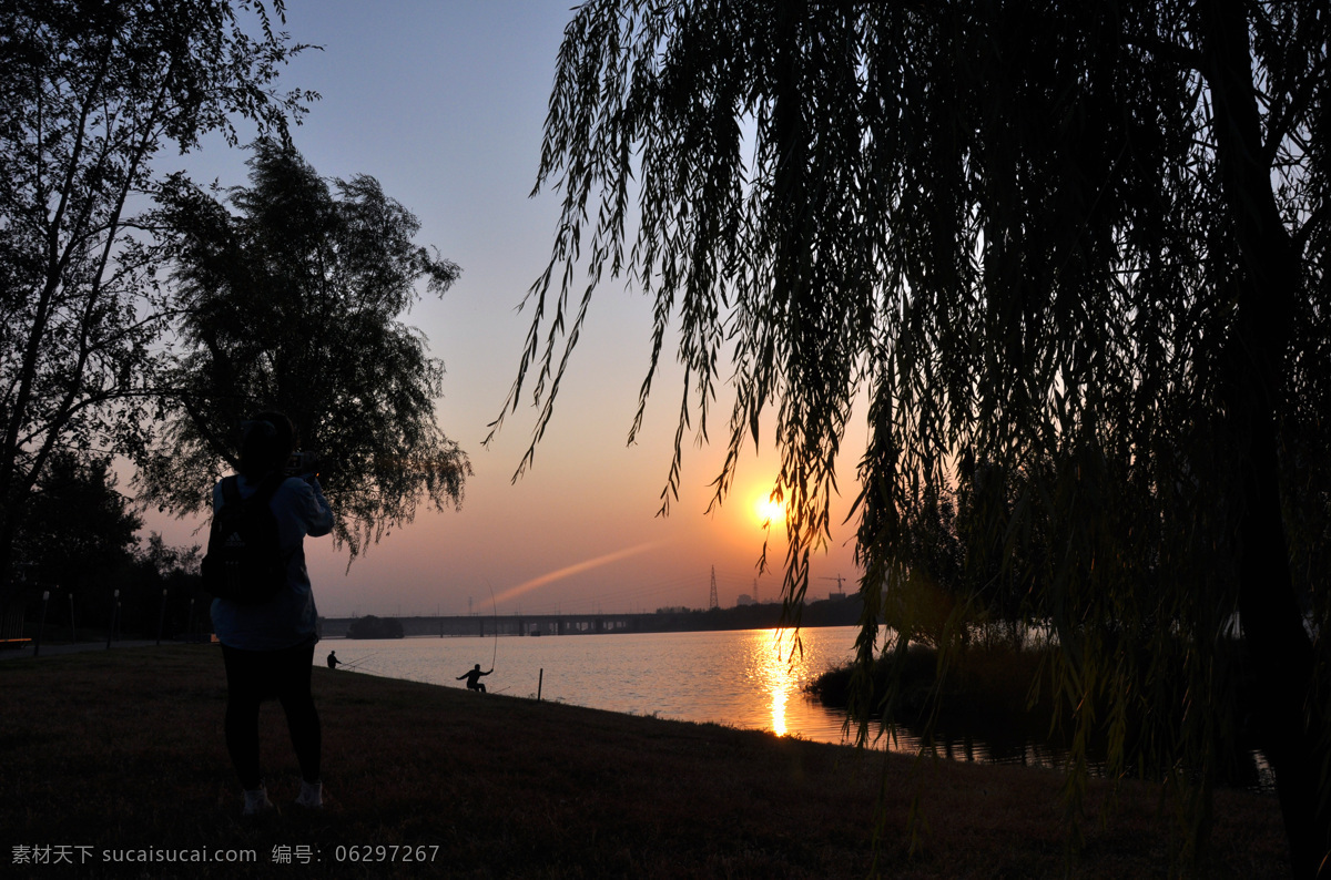 黄昏 风景 国内旅游 剪影 旅游摄影 人 树影 夕阳 psd源文件