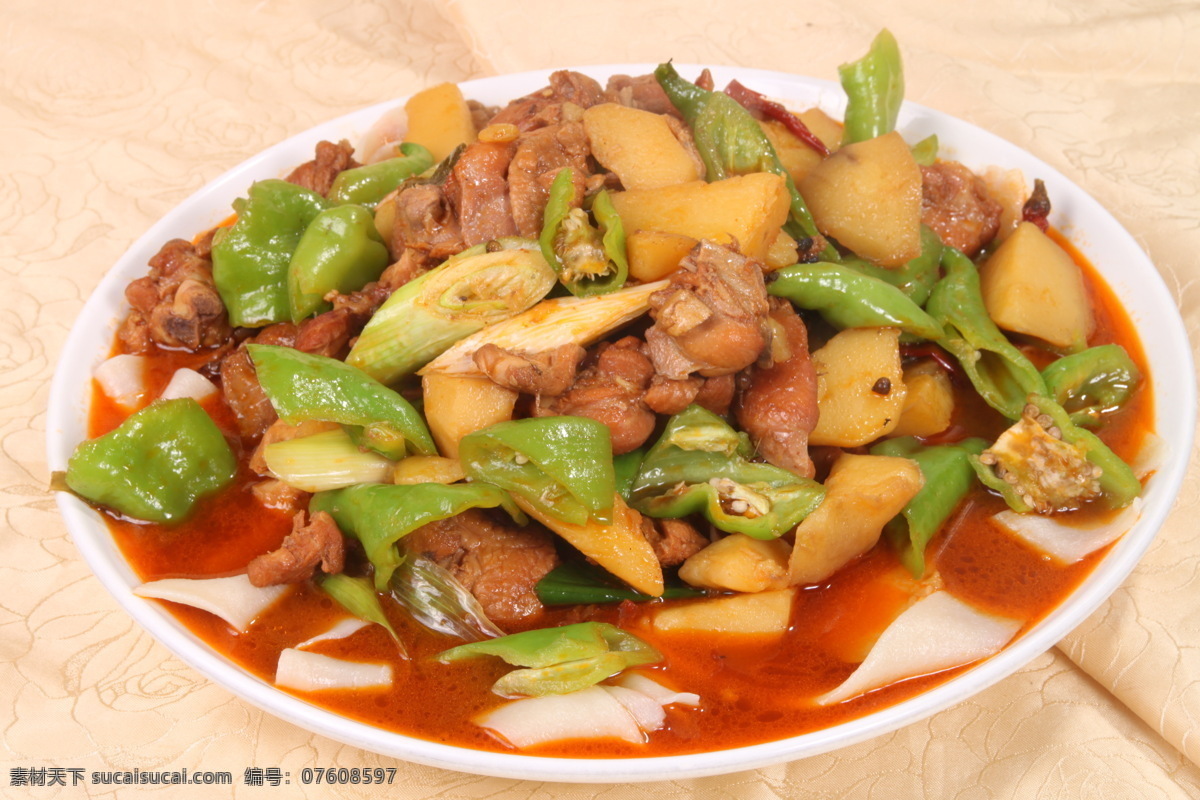 新疆大盘鸡 大盘鸡皮带面 辣子鸡 土豆红烧鸡 大盘鸡 餐饮美食 传统美食