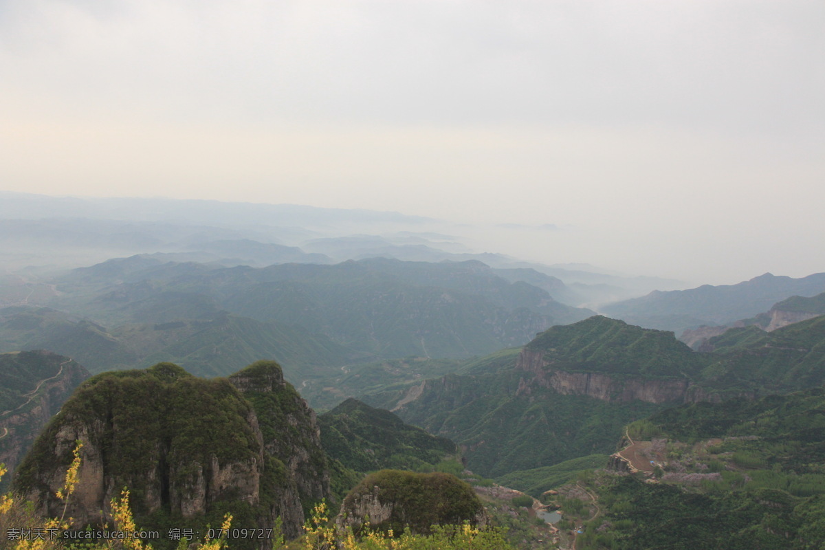 万仙山 新乡 辉县 太行山 悬崖 峭壁 郭亮 南太行 太行美景 太行山脉 太行远景 远山 盘山公路 自然景观 风景名胜 灰色