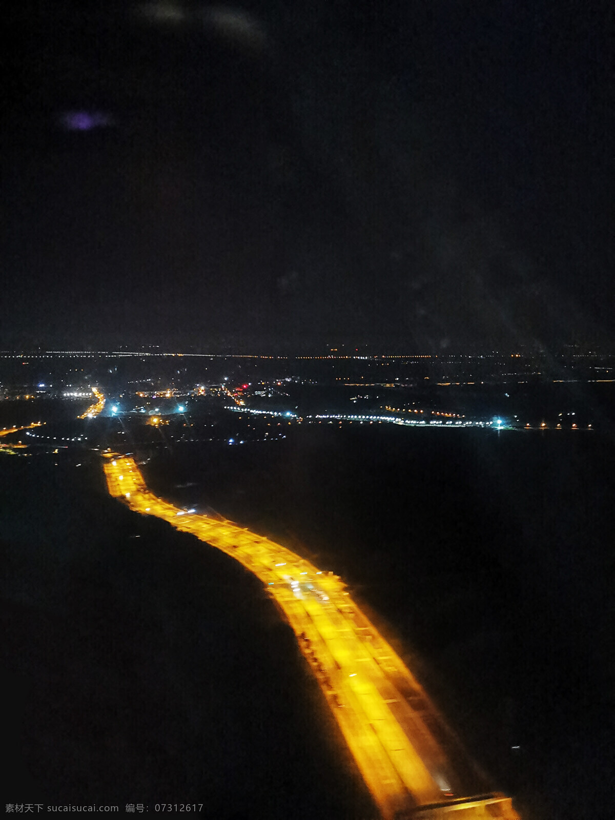 夜景 飞机 机场 高空 俯瞰 月亮 月光 夜灯 华丽 繁华 都市 炫丽 路灯 街灯 夜晚 城市 发展 现代化 风景 旅游摄影 国内旅游