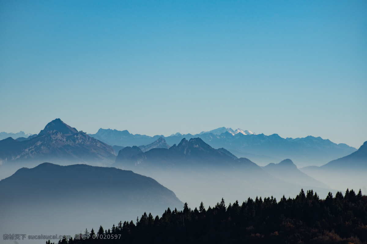 雾气袅绕山峰 雾气袅绕 山峰 山区 大山 高山 林区 山谷 自然景观 山水风景