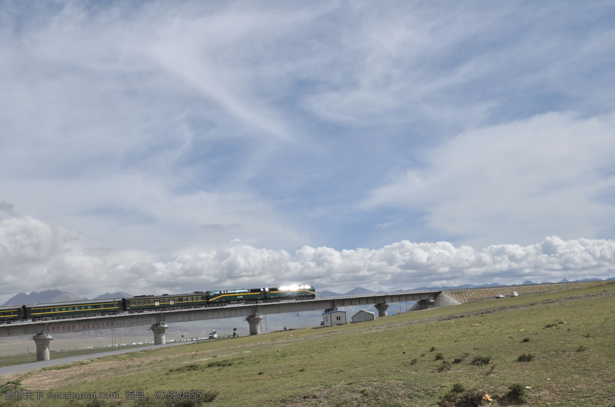 青藏铁路 拉萨 蓝天 白云 水面 草地 火车 自然风景 旅游摄影