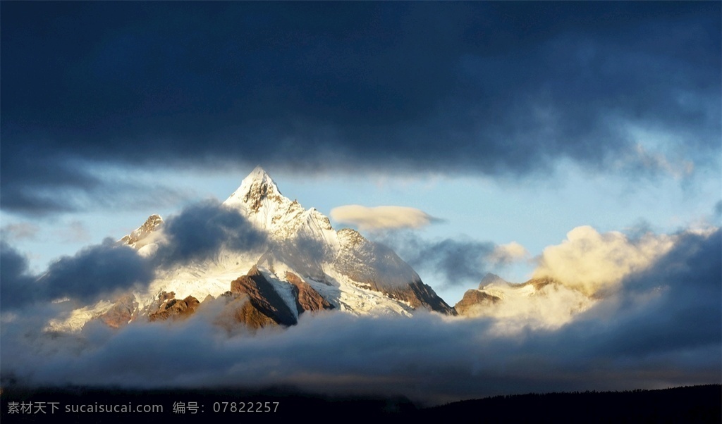云南 梅里雪山 云雾 风景 梅里 雪山 高峰 自然景观 自然风景