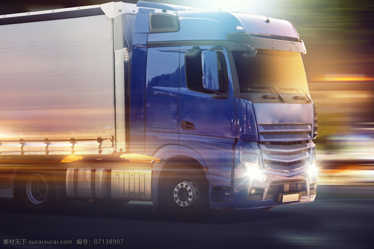 夜间 行进 蓝色 货车 卡车 集装箱 物流 运输 汽车图片 现代科技