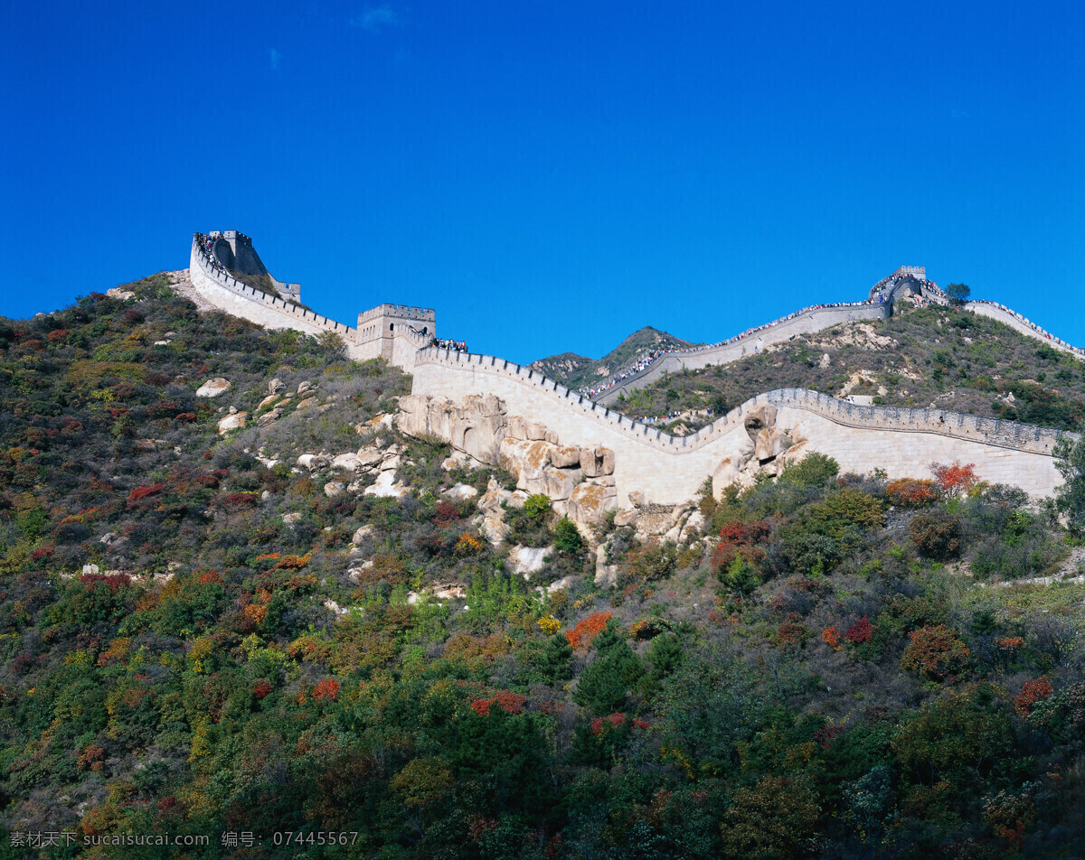 长城摄影 长城 眺望 远眺 远景 石路 群山 蓝天 天空 白云 遗迹 历史遗迹 建筑 建筑设计 环境家居 蓝色