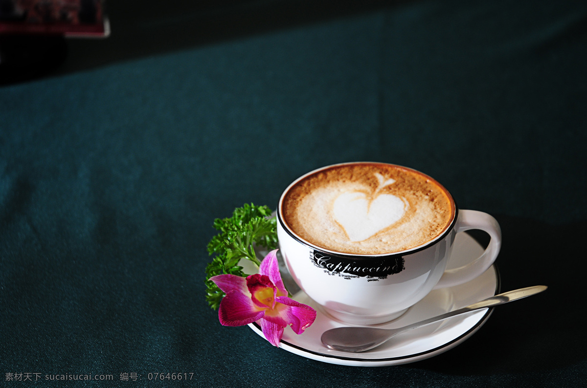 牛奶 咖啡 jpg格式 杯子 碟子 高精素材 高清图片 广告素材 牛奶咖啡 情调 勺子 心形 风景 生活 旅游餐饮