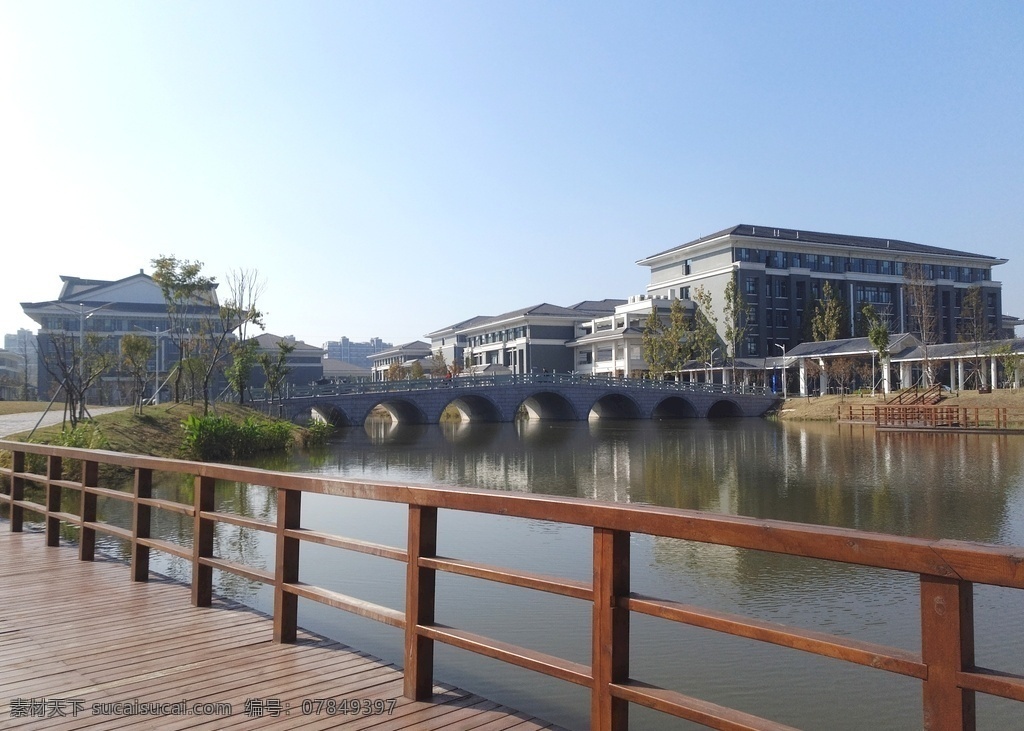 校园栈道 水景 校园美景桥 孔桥 校园桥 职业学院 烹饪楼 扬州旅游 旅游职业学院 扬州职业学院 绿色窨井盖 涂色窨井盖 涂鸦窨井盖 窨井盖的处理 养眼窨井盖 升旗仪式 风景 现代建筑 校园风景 校园一角 园艺 园林学校 园林学院 大学城 扬州 旅游 瘦西湖 风景区 邗江区 江苏旅游学院 江苏职业学院 栈道 风景摄影 生活百科 生活素材