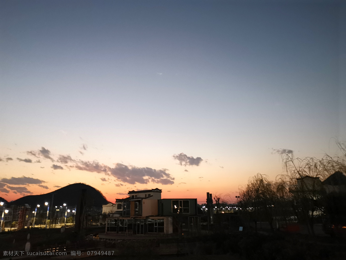 云朵 大自然 晚霞满天 云 剪影 自然 风景 阳光 景观 夕阳西下 植物 黄昏 夕阳 彩霞 火烧云 生活 安静 海上晚霞 日出日落 日落 游玩 渡江 自然景色 天空 美景 海滨风光 霞光 海岛落日 自然景观 山水风景 自然风景