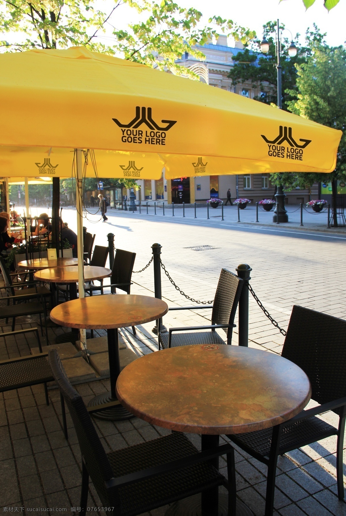 咖啡厅 户外 黄色 遮阳伞 增加 logo 样机 户外雨伞 雨棚 咖啡厅雨伞 奶茶屋雨伞
