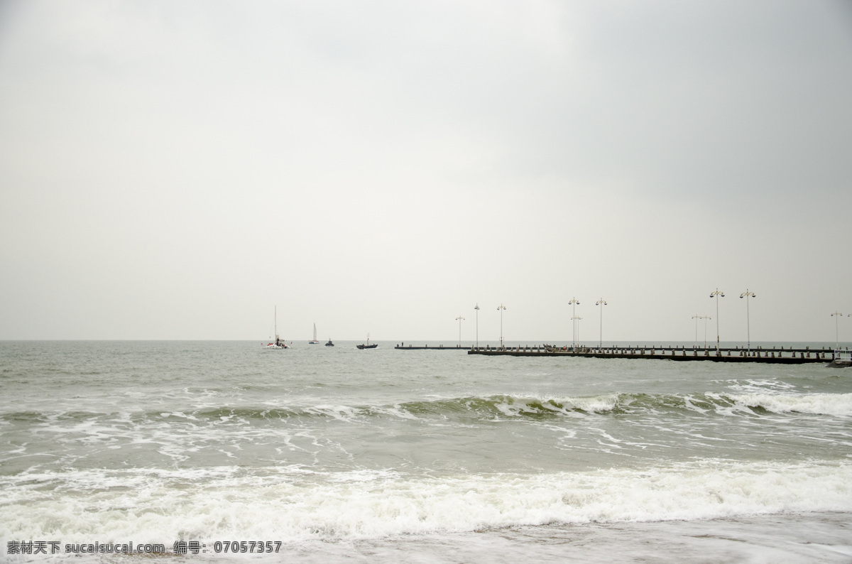 潮水 国内旅游 海边 海边风景 海景 海浪 海面 海面风景 风景图片 天空 黄海 海水 海滩 海上风景 日照海滨风景 沙滩 码头 渔船 日照海景 旅游摄影 psd源文件