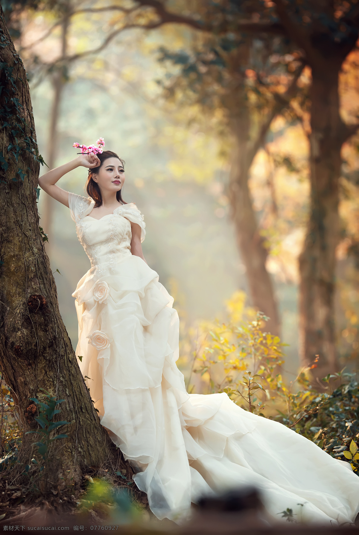 美女 白色婚莎 写真 户外 森林 清晨 人物 模特 清鲜 人物摄影 人物图库