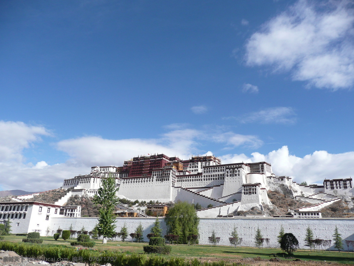 布达拉宫 风景画 蓝天 白云 下 风景 生活 旅游餐饮