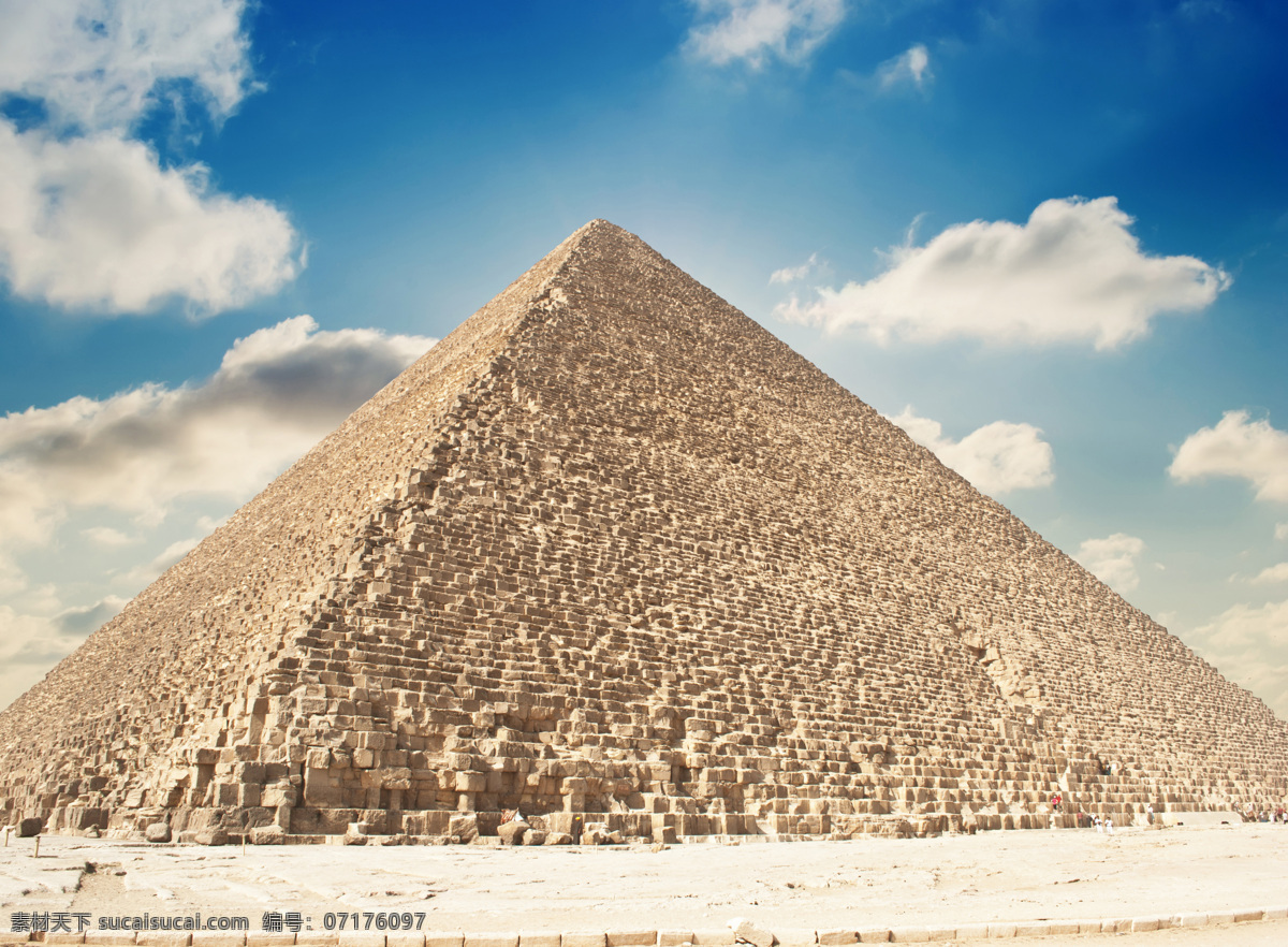 蓝天 白云 金字塔 蓝天白云 埃及旅游景点 美丽风景 文明古迹 美丽景色 埃及金字塔 风景图片
