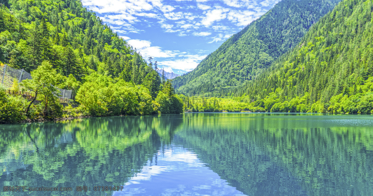 山水风景 高山 水 景色 拍摄 绿色 清澈的水 云 美景 树林 植物 自然景观