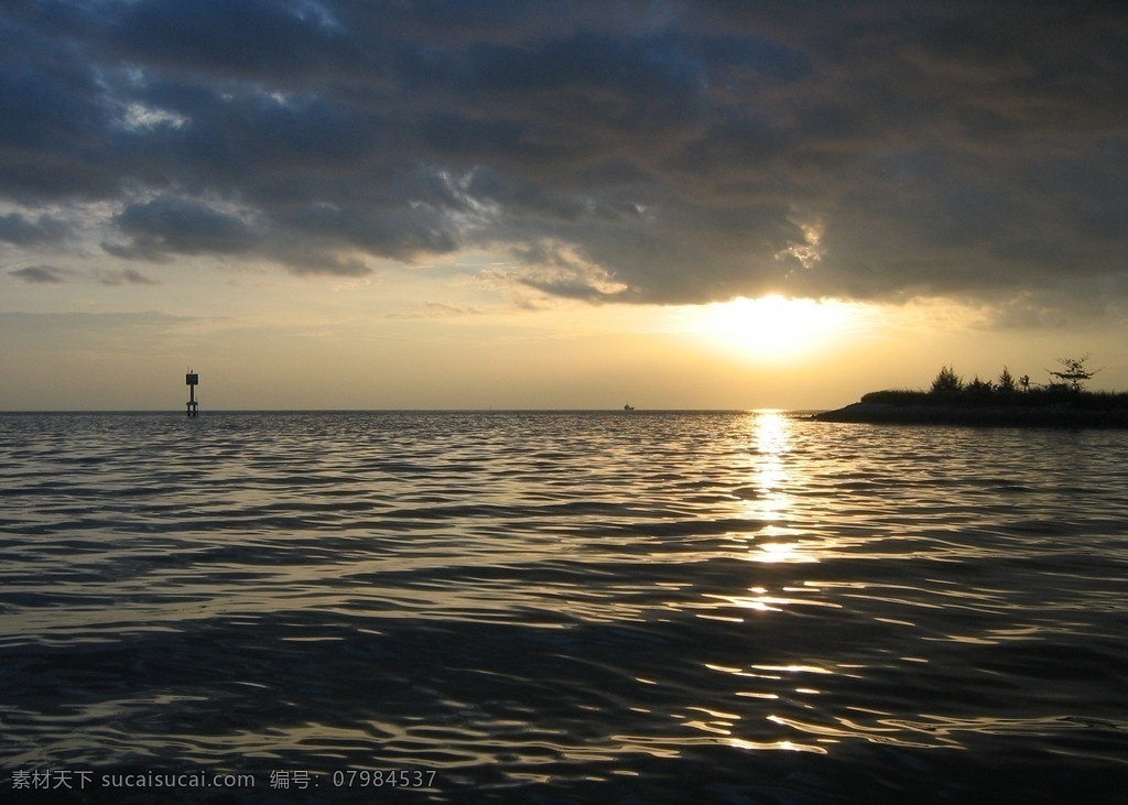 黄昏 中 马六甲海峡 自然景观 航标 海洋 落日 云 自然风景 旅游摄影