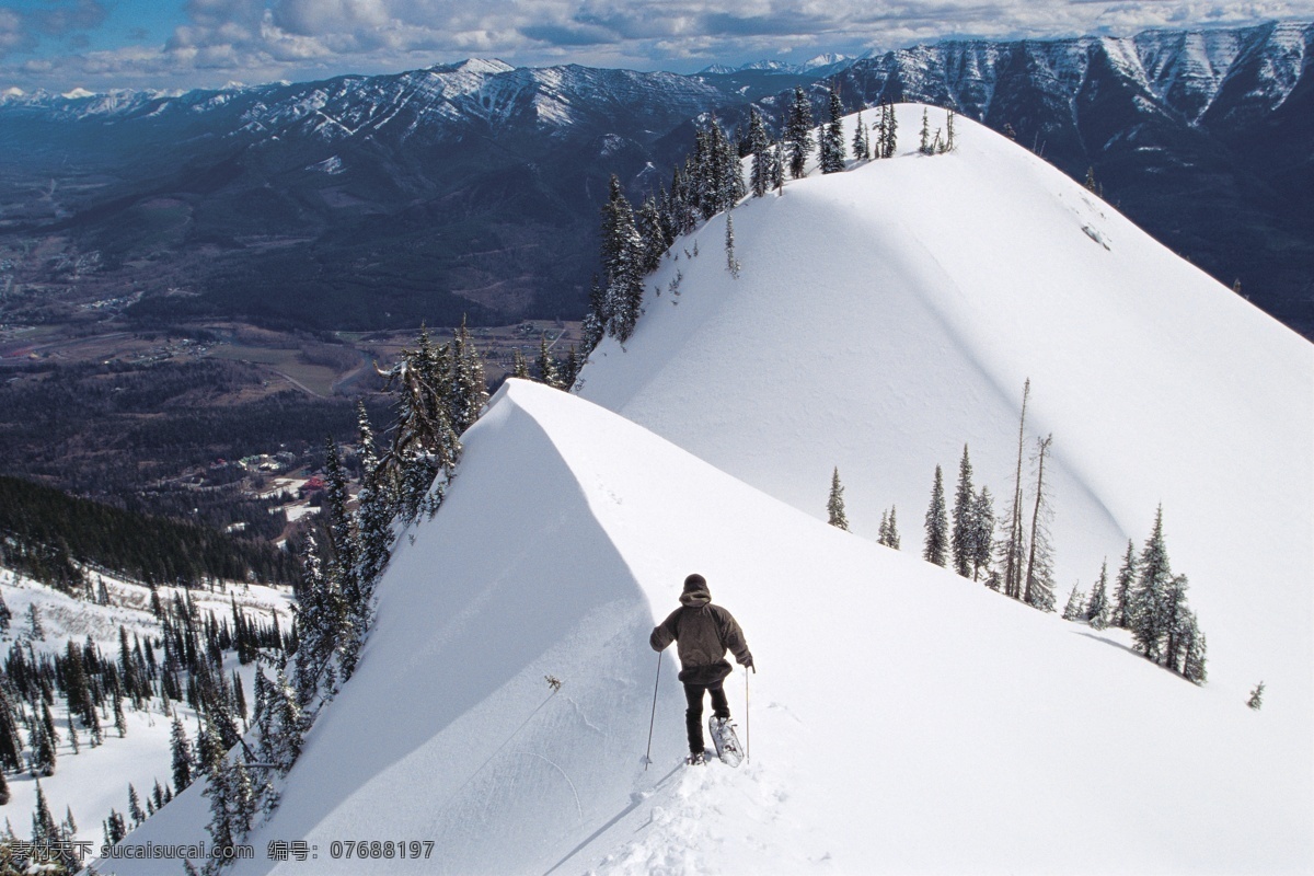 登山 蓝 雪 运动员 高清 高山滑雪 越野滑雪 雪地运动 划雪运动 极限运动 体育项目 运动图片 生活百科 雪山 风景 摄影图片 高清图片 体育运动 白色