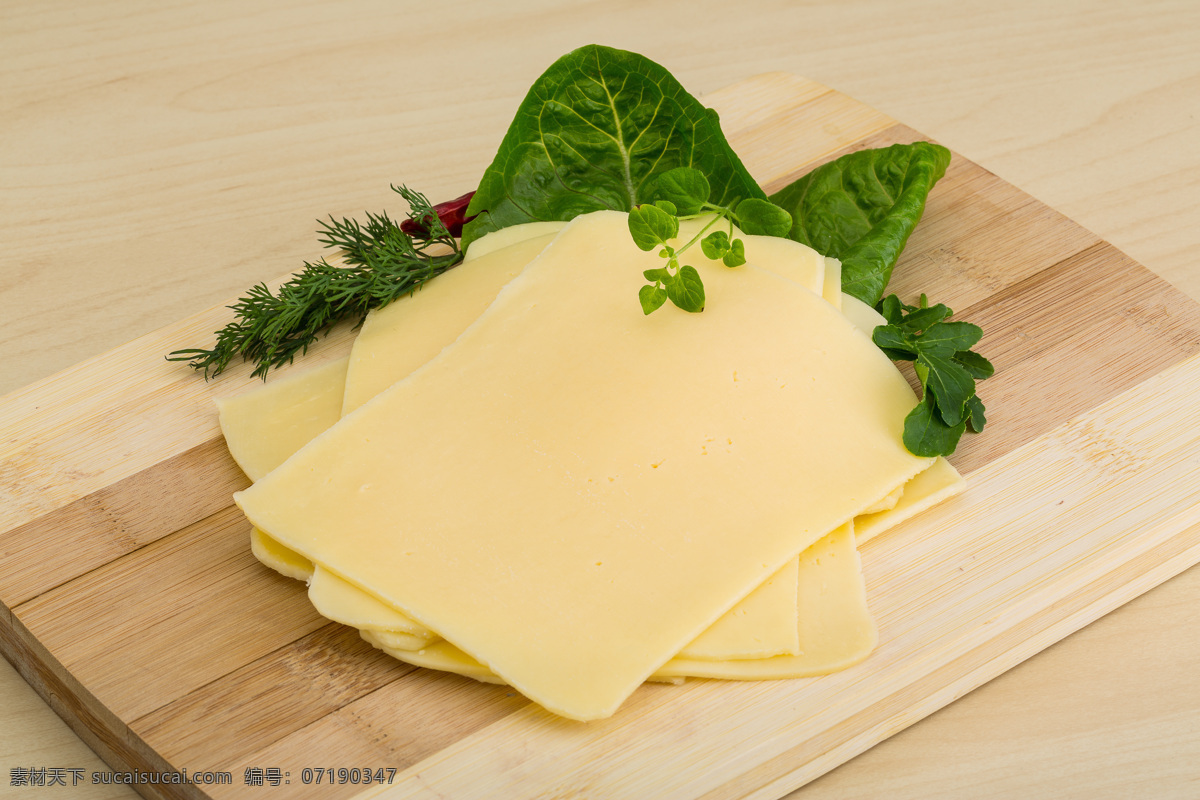 菜板 上 奶酪 砧板 乳酪 芝士 美食 食物摄影 美味 点心图片 餐饮美食