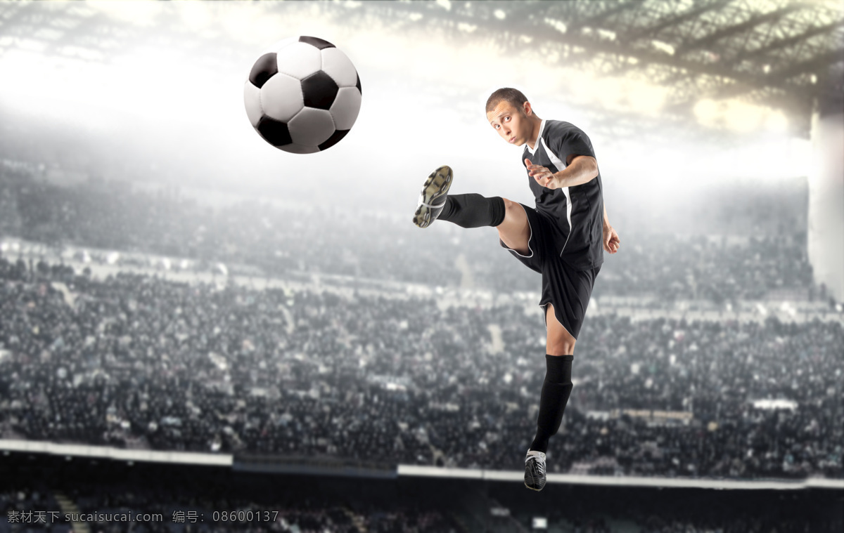 球场 踢 足球 球员 footbol1 踢球 踢足球 外国男人 足球场 比赛 观众 高清图片 体育运动 生活百科