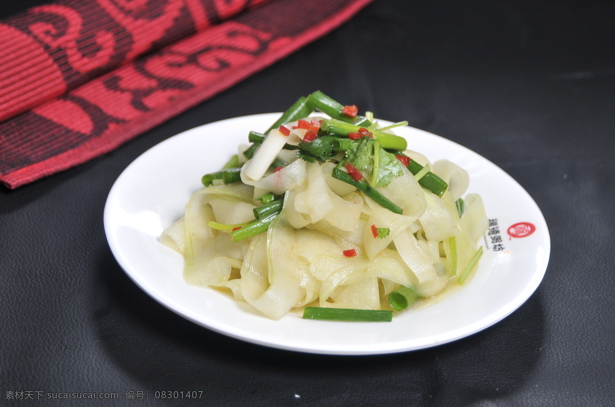 双 茸 酱 拌 老 黄瓜 凉菜 东北菜 农家菜 传统菜 香葱 老黄瓜 蒜蓉 传统美食 餐饮美食