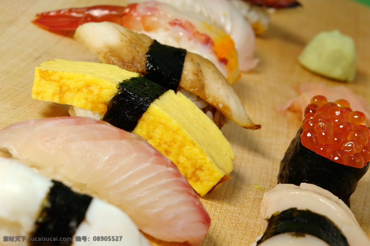 寿司餐 寿司 日本 美食 白饭 红笛鲷 紫菜 腌生姜 小黄瓜 三文鱼 盘子 鱼子 金枪鱼 虾仁 芥末 甜虾 海鲜 煎蛋 鳗鱼 章鱼 日本美食 餐饮美食