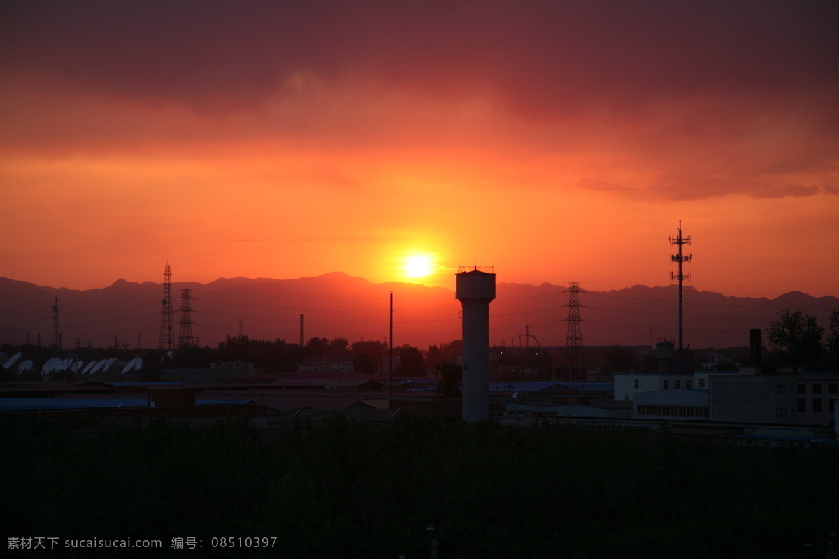 落日免费下载 红光 黄昏 火烧云 建筑物 落日 群山 摄影图 天空云彩 云彩 自然风景 水塔 自然景观 风景 生活 旅游餐饮