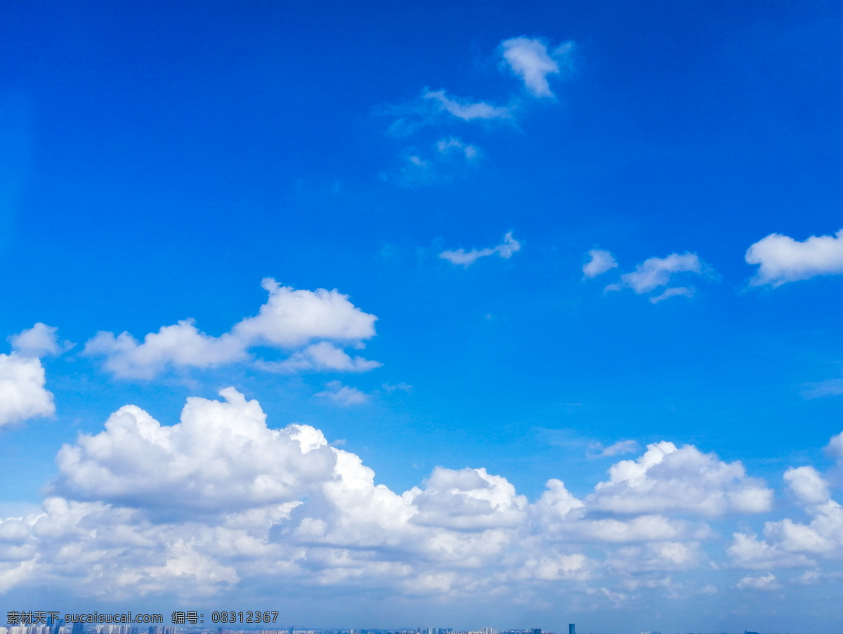 蓝天白云图片 蓝天白云 云朵 天空 蓝天 白云 晴天 多云 壁纸 插画素材 背景素材 海报素材 风景 日光 自然景观 自然风景