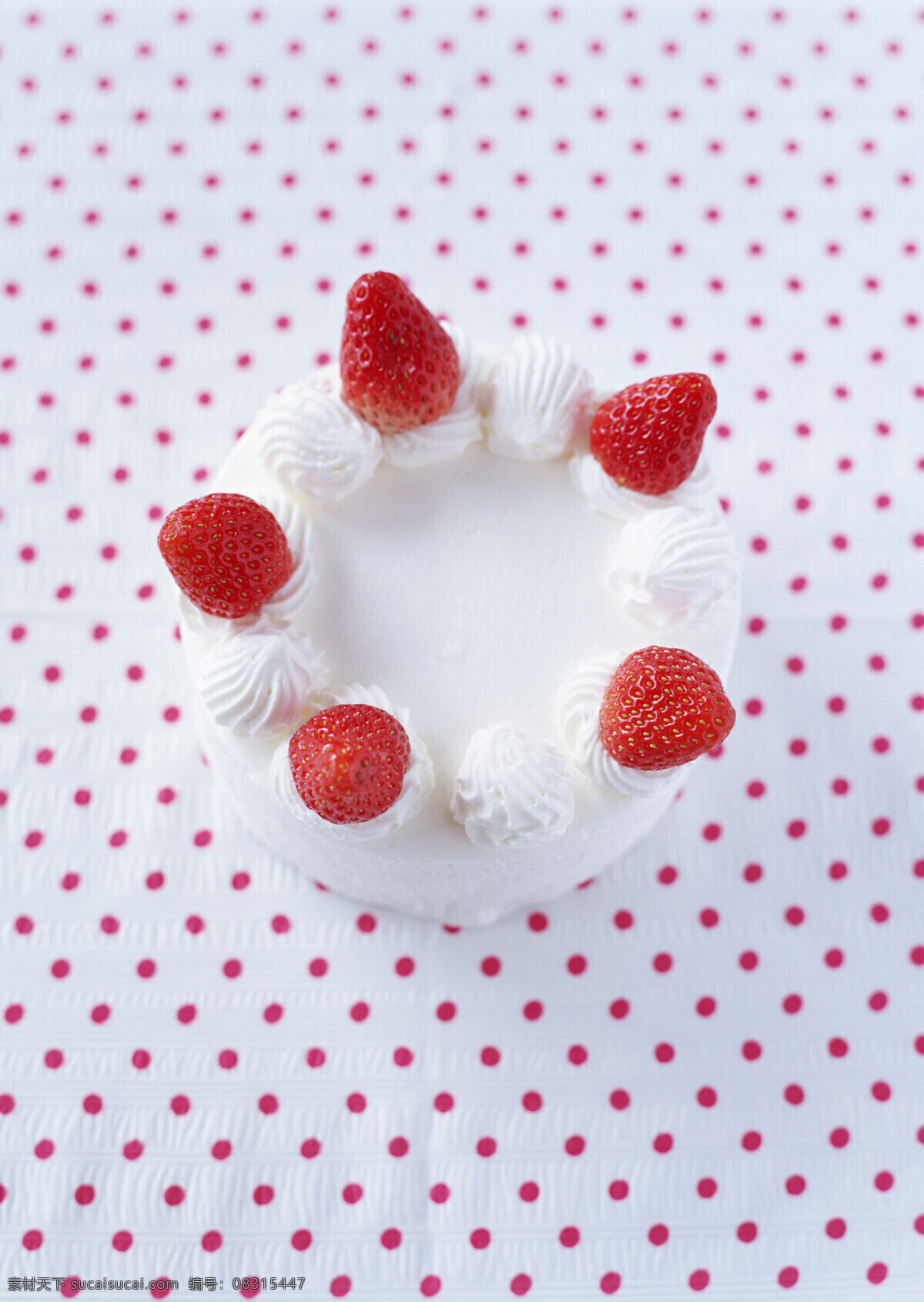 高清图片 蛋糕 慕斯蛋糕 水果蛋糕 草莓 草莓蛋糕 手工 烘焙 甜品 甜点 餐饮美食