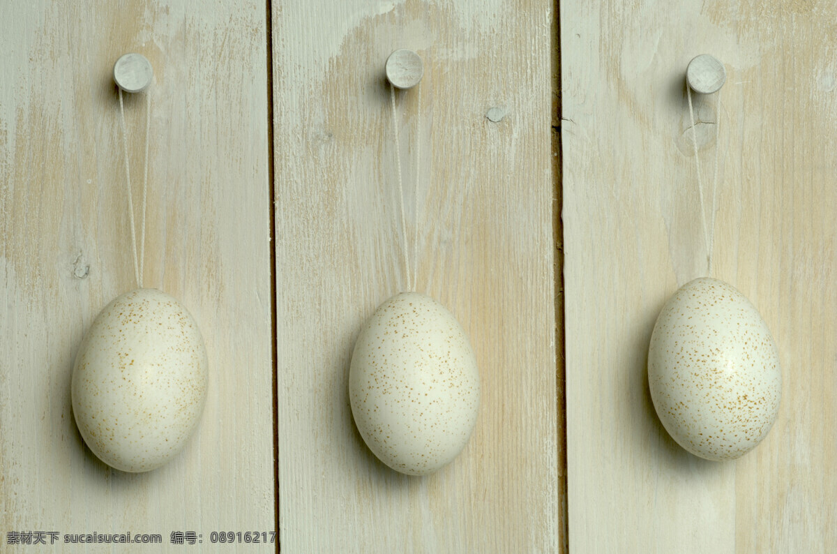 木板 上 鸡蛋 木板上的鸡蛋 蛋类 复活节素材 鸡蛋摄影 食材原料 餐饮美食