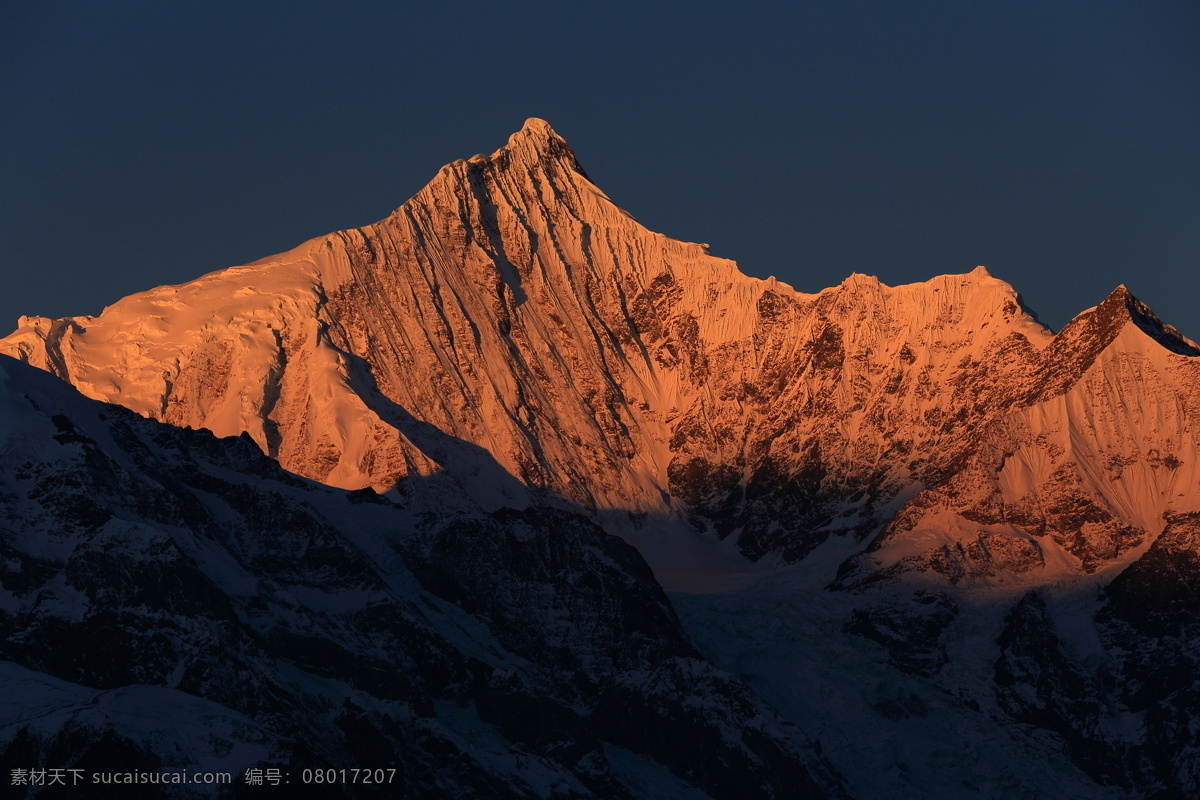 梅里雪山 雪山 高原雪山 高原 神山 云南 香格里拉 自然风光 旅游摄影 国内旅游