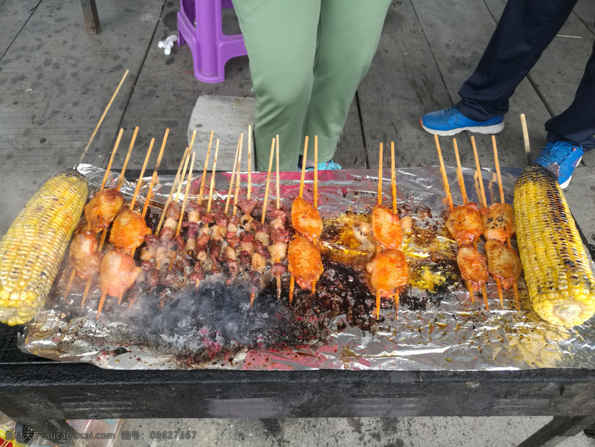 户外 烧烤 美食 活动 户外烧烤 烧烤聚会 野炊 清明踏青 春游 清明节 郊游 野餐 旅行 野餐聚会 聚会 户外活动 烤肉 烤架 烧烤菜品 春天 果蔬菜品 野外聚会 春季 朋友 鸡翅 碳烤 bbq 烤翅 肉串 路边摊 烟熏 五花肉 辣椒 麻辣 串串 羊肉串 烤熟筋 烤串 肉食 竹签 烘烤 辣椒面 辣椒粉 摄影图 生活百科 生活素材