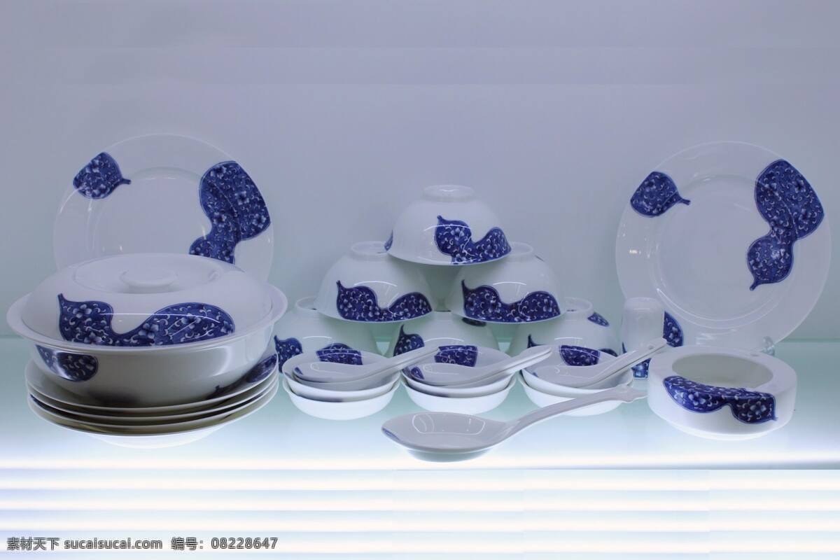 餐具 餐具厨具 餐饮美食 厨房用品 景德镇 青花瓷 套装 瓷色透白 瓷质细腻 中国名瓷 高档瓷器 套装餐具 厨具餐具