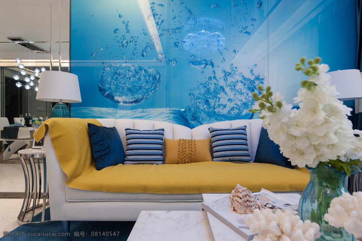 简约 客厅 蓝色 墙壁 装修 效果图 白色射灯 长方形茶几 灰色地毯 浅色地板砖