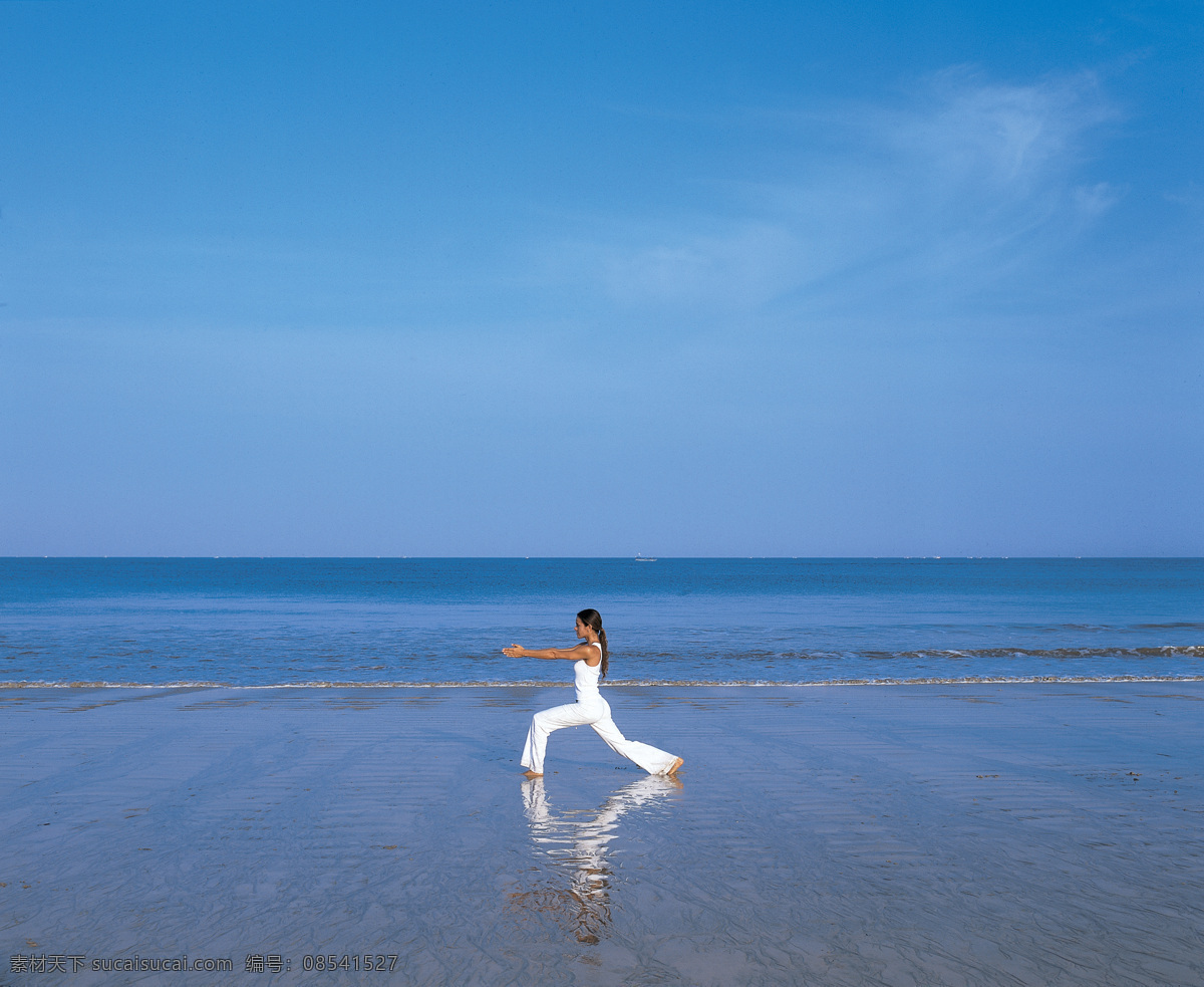 瑜伽 海滩 女性 大海 蓝天 天人合一 人物图库 女性女人 摄影图库