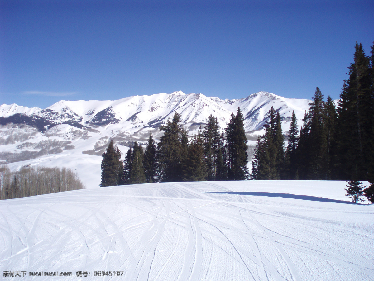 滑雪场 滑雪 雪上运动 雪橇 运动 蓝天白云 太阳 滑雪海报 旅游 文化艺术 体育运动 摄影图库