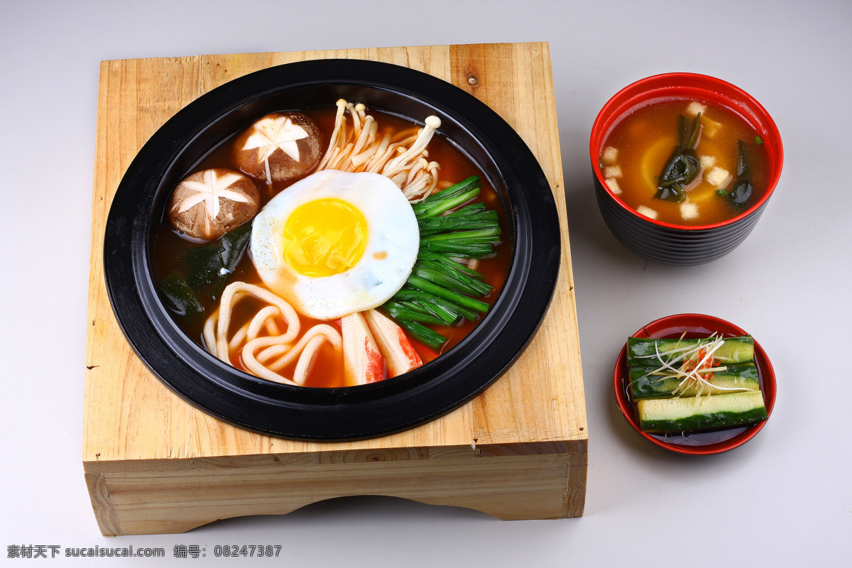 石 锅 烧 什锦 乌 冬 石锅 什锦乌冬面 乌冬面 中式美食 传统美食 餐饮美食