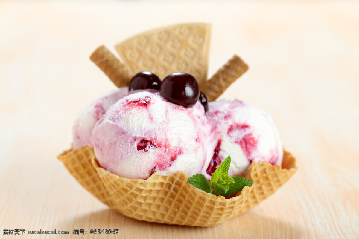 蛋卷 冰淇淋 水果味 巧克力 食物 冰点 绿叶 美食图片 餐饮美食
