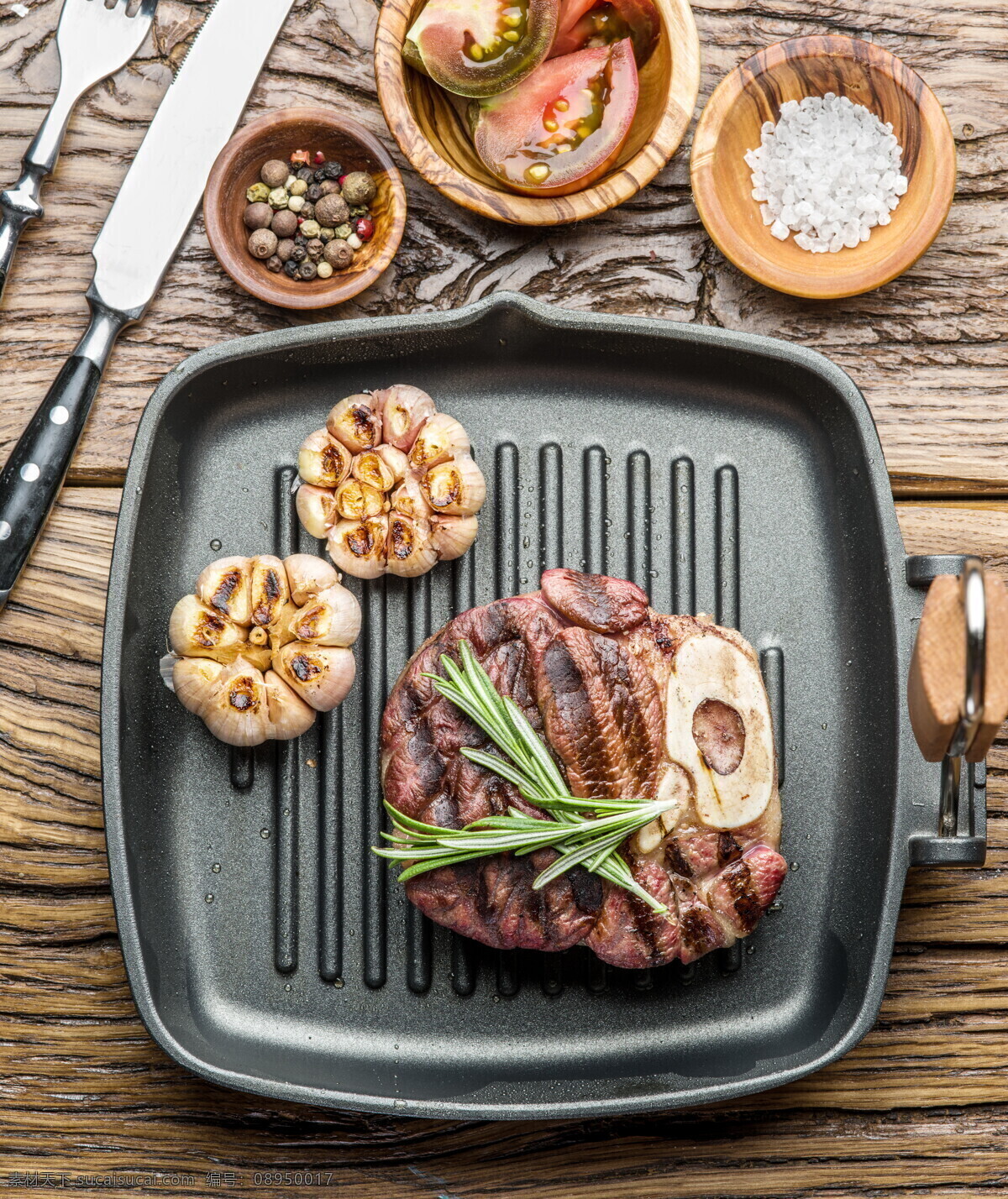 盘子 里 烤 牛排 大蒜 烤肉 煎牛排 花椒 调料 诱人美食 食物原料 食材 食物摄影 外国美食 餐饮美食